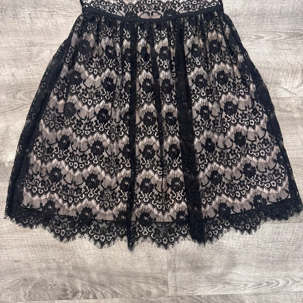Maggy London Lace Fit & Flare Black Dress Nude Lining Womens Sz. 6 - Picture 4 of 7